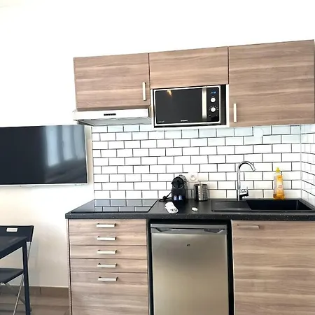 Le Felix 3, Studio Entierement Equipe Et Amenage Pour Accueillir Confortablement 2 Personnes, Tout Proche De La Gare De Sur L'avenue Felix Viallet *