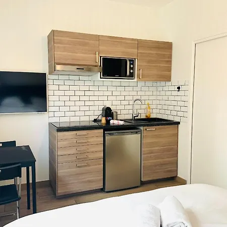 Apartment Le Felix 3, Studio Entierement Equipe Et Amenage Pour Accueillir Confortablement 2 Personnes, Tout Proche De La Gare De Sur L'avenue Felix Viallet Grenoble