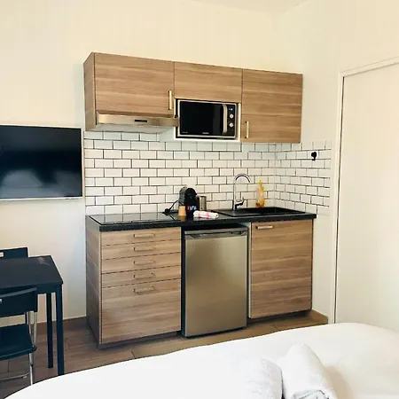 Le Felix 3, Studio Entierement Equipe Et Amenage Pour Accueillir Confortablement 2 Personnes, Tout Proche De La Gare De Sur L'avenue Felix Viallet