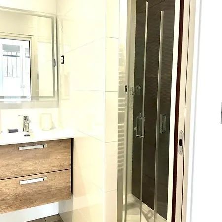 Le Felix 3, Studio Entierement Equipe Et Amenage Pour Accueillir Confortablement 2 Personnes, Tout Proche De La Gare De Sur L'avenue Felix Viallet *